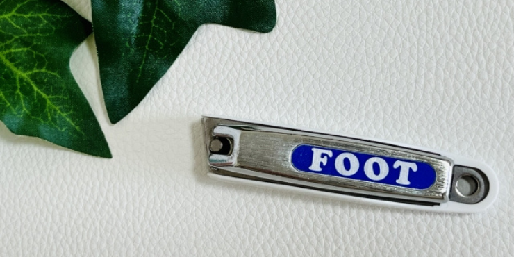 footと書かれた爪切り